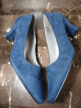 Women's Blue Suede Mid-Heel Pumps